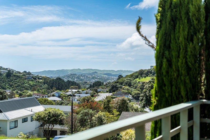 16 Hicks Close, Whitby, Porirua - Carousel 22
