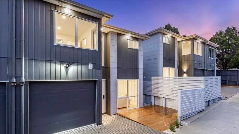 76B Glenmore Road, Sunnyhills, Auckland - Carousel 1