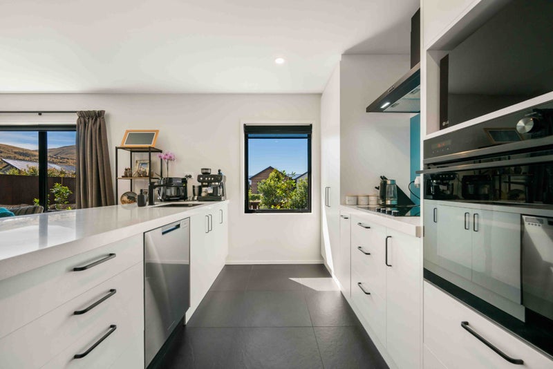 2 Collie Road, Jacks Point, Queenstown - Carousel 2