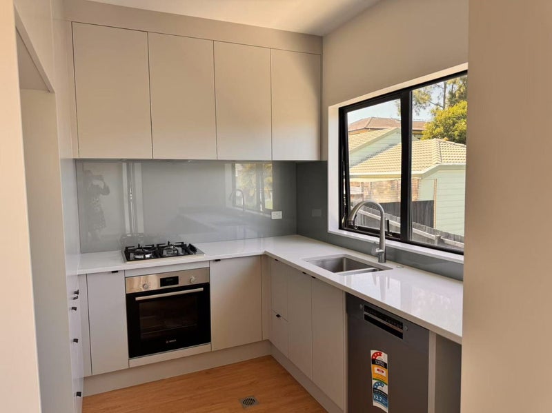 24 Gladys Avenue, Glenfield, Auckland - Carousel 1