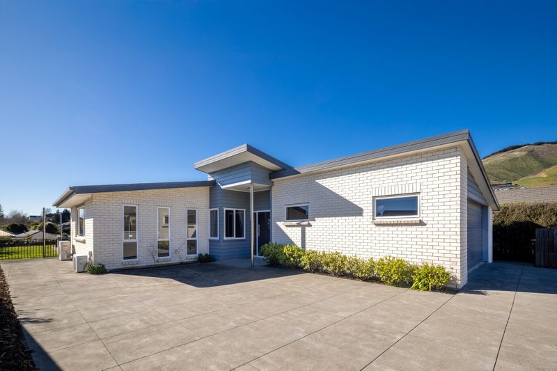 74 Washbourn Drive, Richmond - Carousel 1