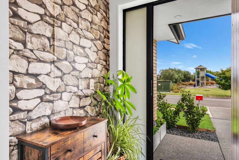 10 Clanfield Way, Rolleston, Rolleston - Carousel 2