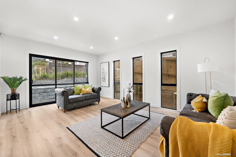 9 Ringi Lane, Orewa, Orewa - Carousel 2