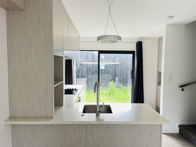 2/20 Metcalfe Road, Ranui, Auckland - Carousel 1