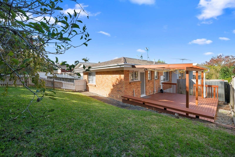 1/112 Gossamer Drive, Pakuranga Heights, Auckland - Carousel 1