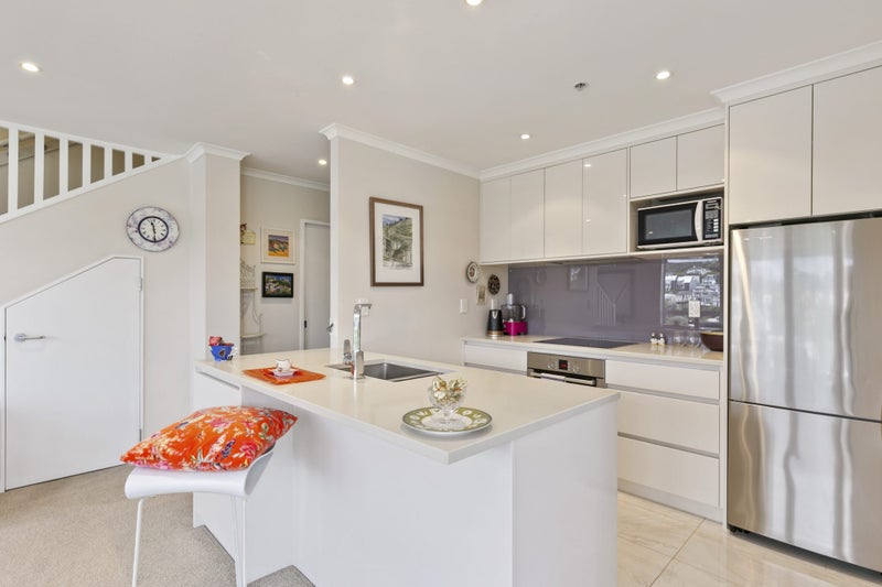 P1/163 The Terrace, Wellington Central, Wellington - Carousel 1