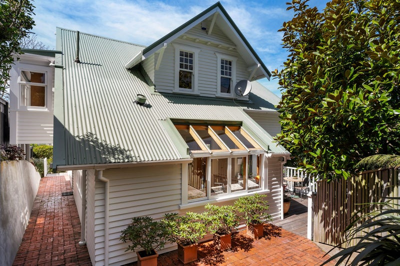 19 Rawhiti Terrace, Kelburn, Wellington - Carousel 1