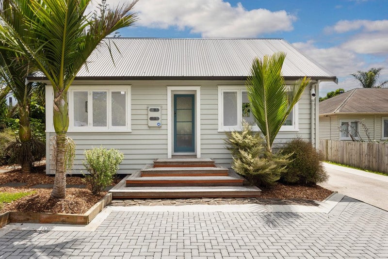 32 Pine Avenue, Henderson, Waitakere City, Auckland - Carousel 1