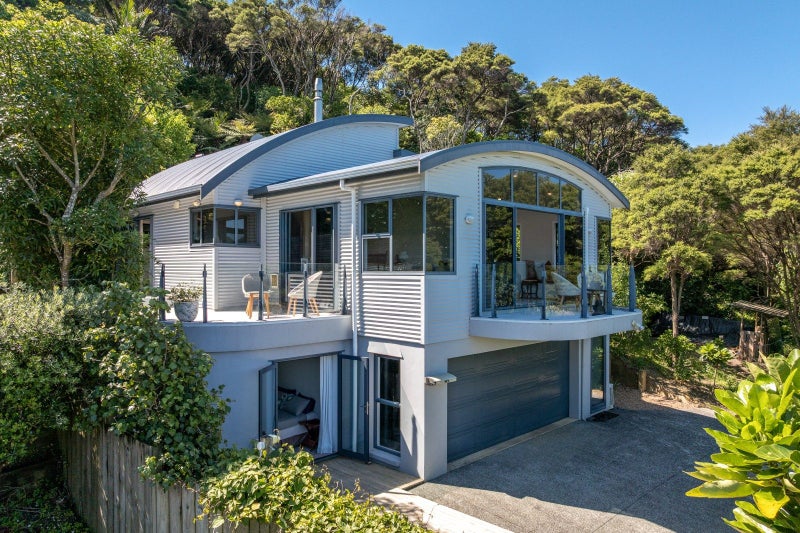100 Fairview Crescent, Omiha, Waiheke Island - Carousel 2