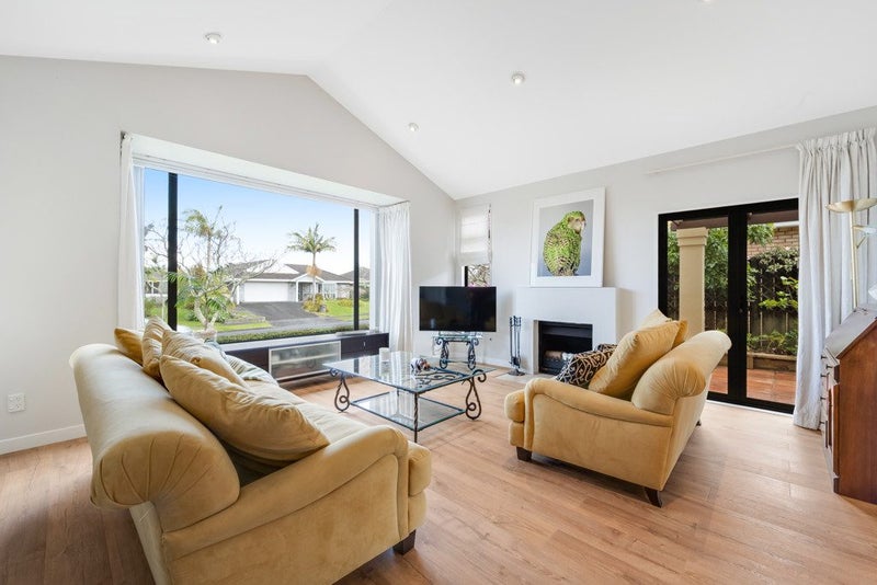 124 Golfland Drive, Golflands, Auckland - Carousel 1