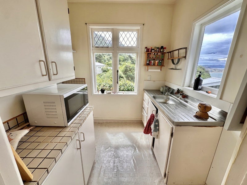 9 Hungerford Road, Lyall Bay, Wellington - Carousel 2