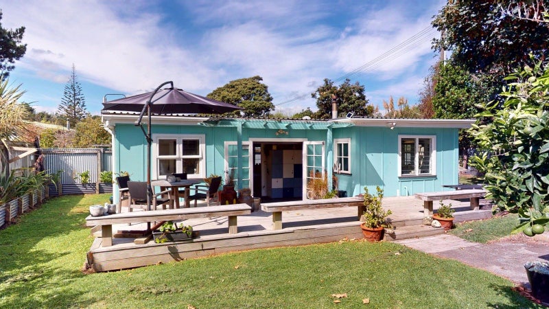 4 Gloucester Street, Waitarere Beach, Levin - Carousel 1