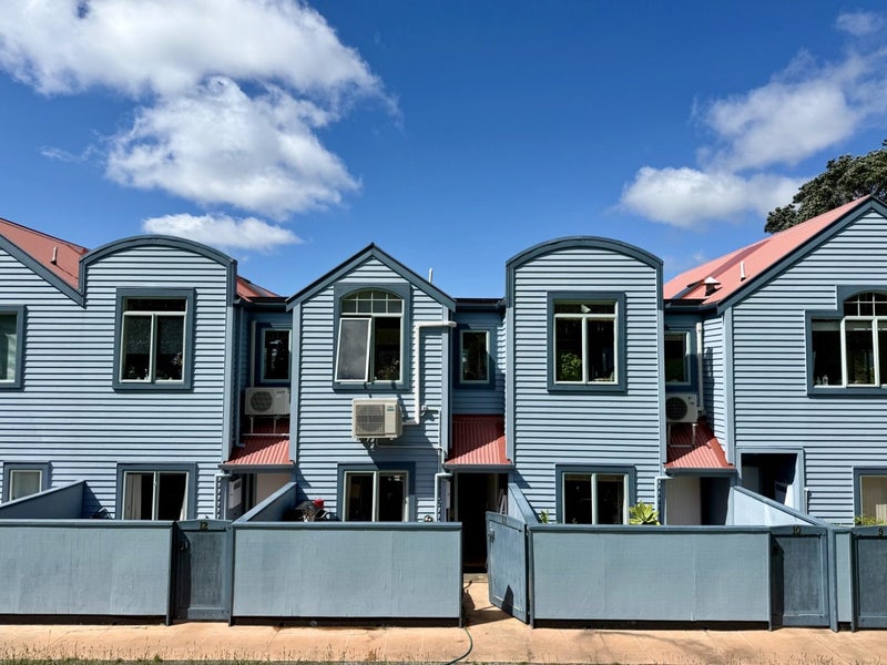 11/93A Kelburn Parade, Kelburn, Wellington - Carousel 1