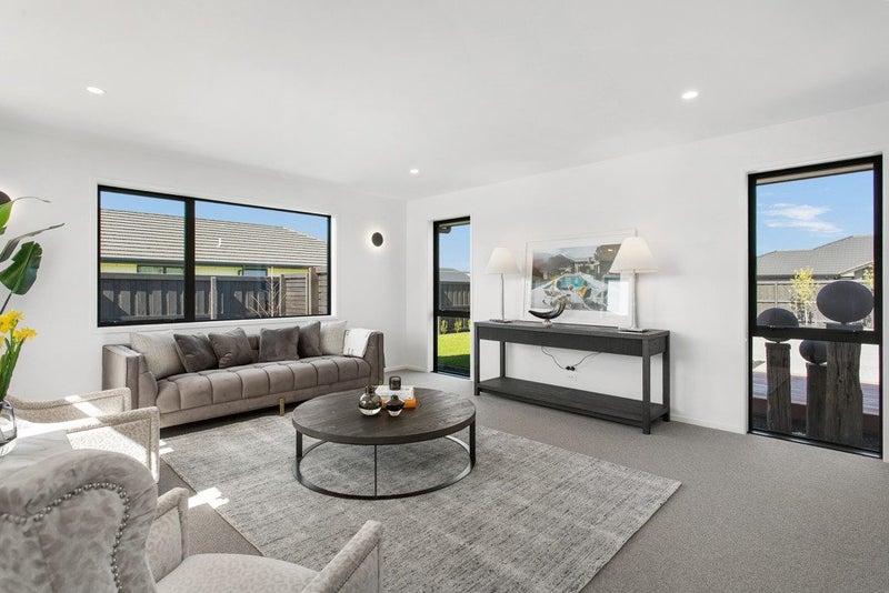 6 Earl Way, Amberley, Amberley - Carousel 2