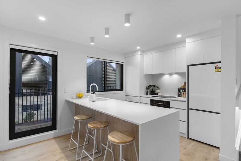 4/47 Taipari Road, Te Atatu Peninsula, Auckland - Carousel 1