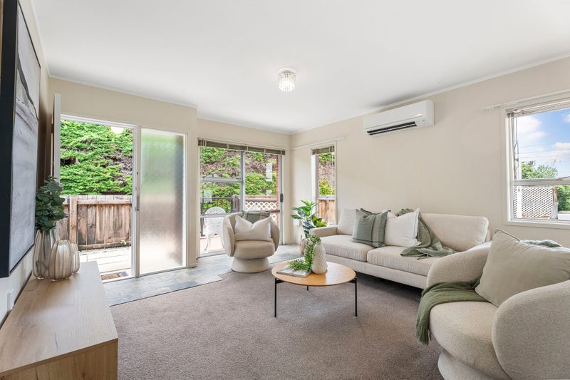 1/5 Teal Crescent, Beach Haven, Auckland - Carousel 2