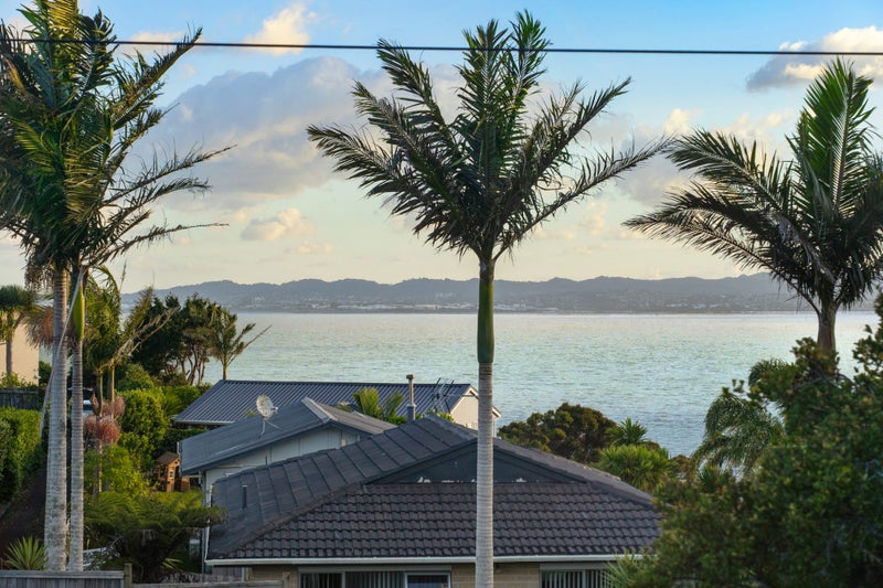 69 Island Bay Road, Beach Haven, Auckland - Carousel 2