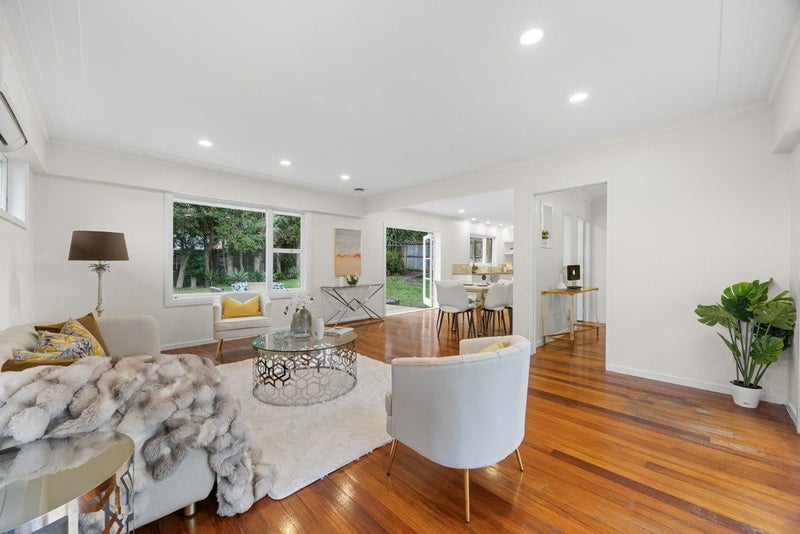 17 Downsview Road, Pakuranga Heights, Auckland - Carousel 1