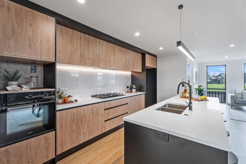 18 Halley Drive, Chartwell, Hamilton - Carousel 1