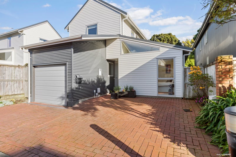 14/36 Dee Street, Island Bay, Wellington - Carousel 1