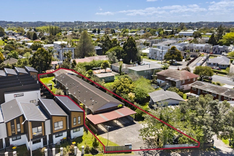 3 Sturges Road, Henderson, Auckland - Carousel 1