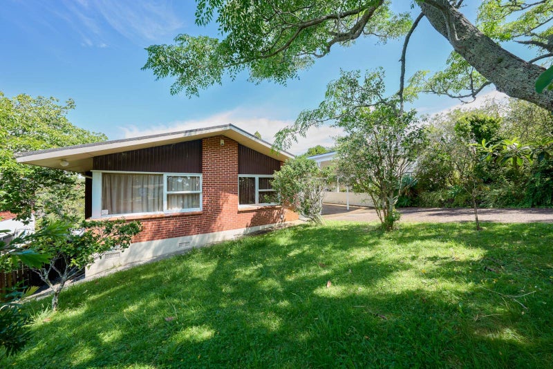 8 Tropicana Drive, Mount Roskill, Auckland - Carousel 2