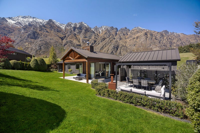 6 Pendeen Crescent, Jacks Point, QUEENSTOWN - Carousel 2