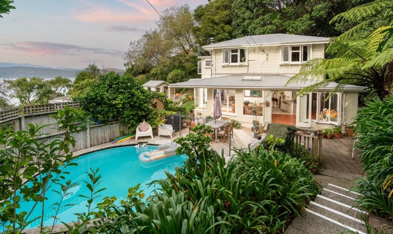 46 Fortification Road, Karaka Bays, Wellington, Wellington - Carousel 1