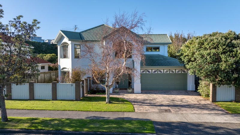 18 Amesbury Drive, Churton Park, Wellington - Carousel 1