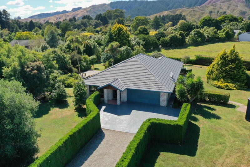 51 Pohutukawa Drive, Levin, Levin - Carousel 1