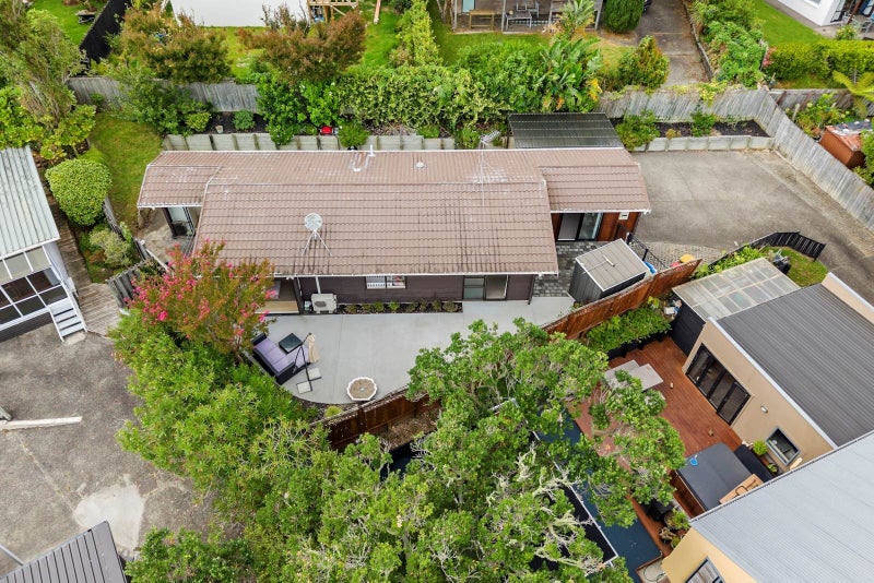 2/865 Beach Road, Waiake, Auckland - Carousel 30