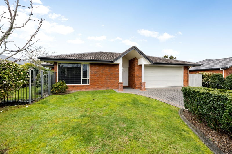 29 St James Drive, Huntington, Hamilton - Carousel 2