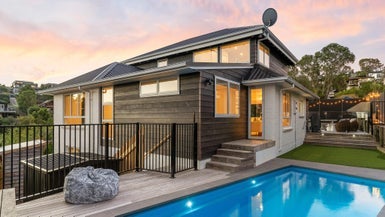 34 Parr Terrace, Castor Bay, Auckland - Carousel 1