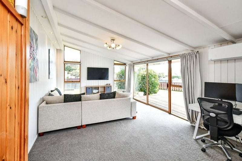 8 Booker Place, Weymouth, Auckland - Carousel 2