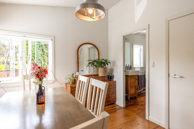 38 Bay Road, Ostend, Waiheke Island - Carousel 1