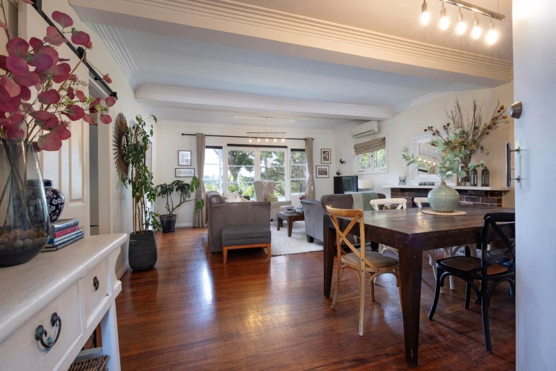 11 Tawini Road, Titirangi, Auckland - Carousel 2