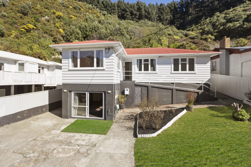 147 Happy Valley Road, Owhiro Bay, Wellington - Carousel 1