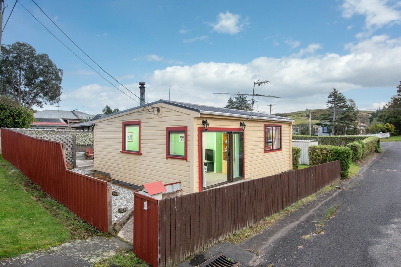 1 Copeland Street, Brighton, Dunedin - Carousel 1