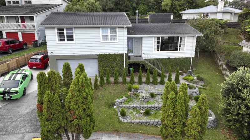4 Rembrandt Avenue, Tawa, Wellington - Carousel 1