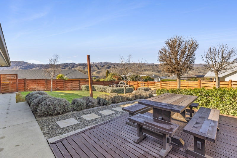 44 Missy Crescent, Mount Pisa - Carousel 1