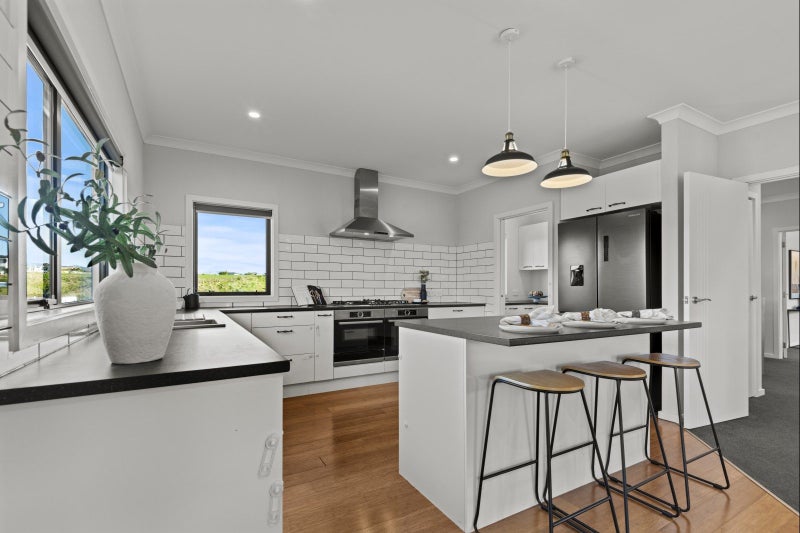 1 Vaucluse Heights, Fitzherbert, Palmerston North - Carousel 2