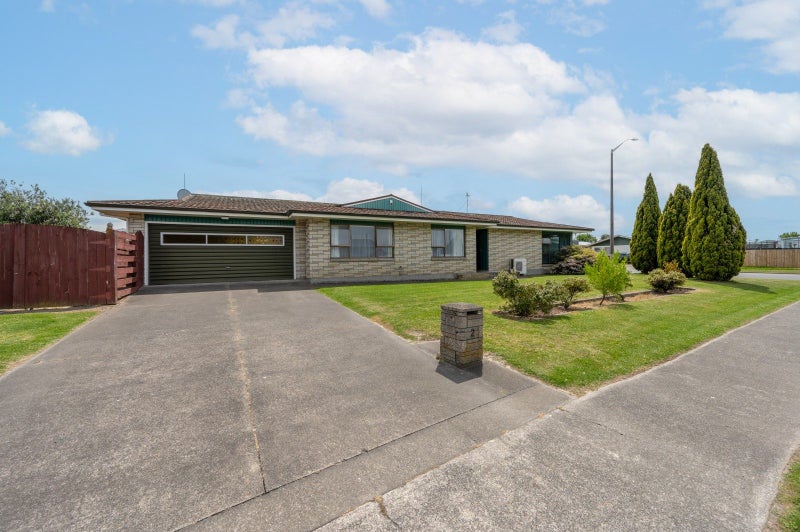 2 Freyberg Avenue, Tamatea, Napier - Carousel 1