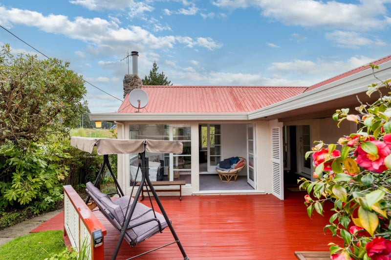 20 Waldron Crescent, Green Island, Dunedin - Carousel 1