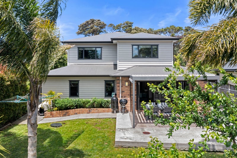 168 Cliff View Drive, Green Bay, Auckland - Carousel 1
