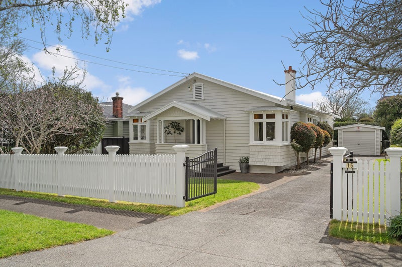 15 Harlston Road, Mount Albert, Auckland - Carousel 1