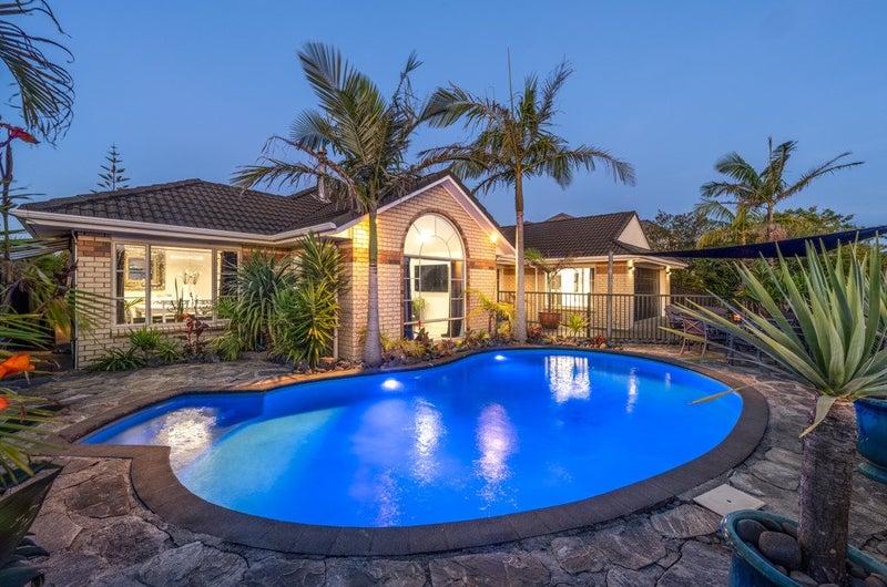 43 Corta Bella Place, Golflands, Auckland - Carousel 2