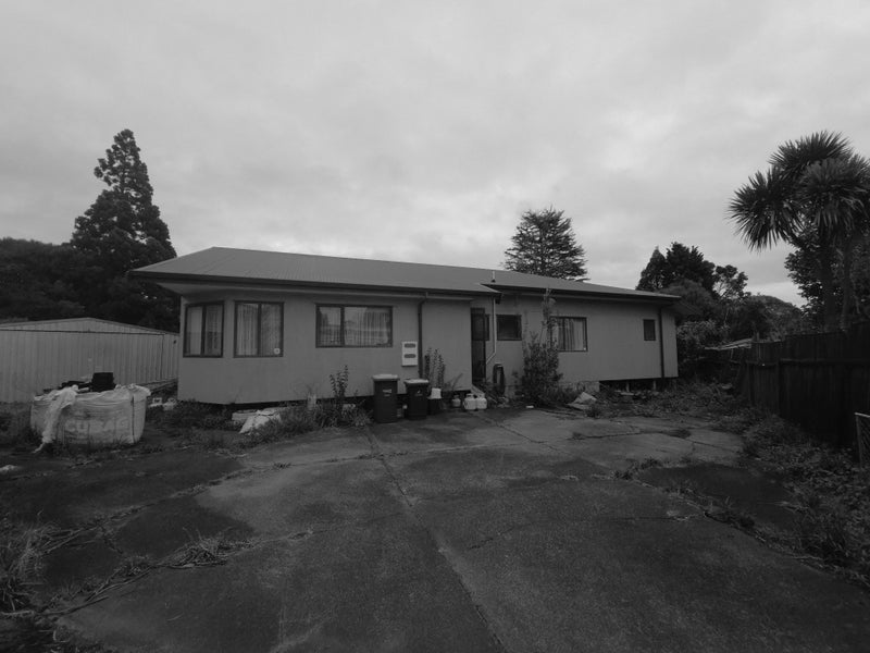 8A Inver Street, Glen Eden, Auckland - Carousel 1