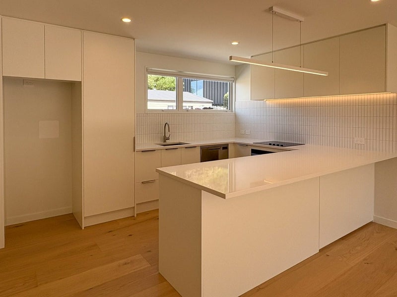 2/14 Nayland Street, Sumner, Christchurch - Carousel 2