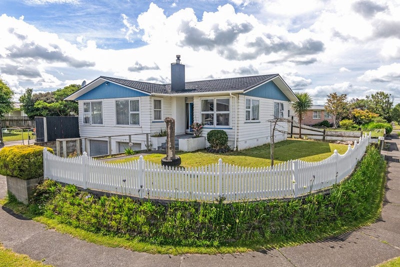 2 Anakiwa Street, Kelvin Grove, Palmerston North - Carousel 1
