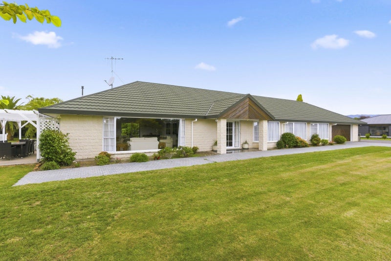 4 Lakewood Grove, Levin, Levin - Carousel 1